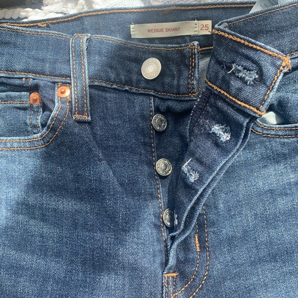 Levi’s Wedgie skinny Jeans - Picture 2 of 8
